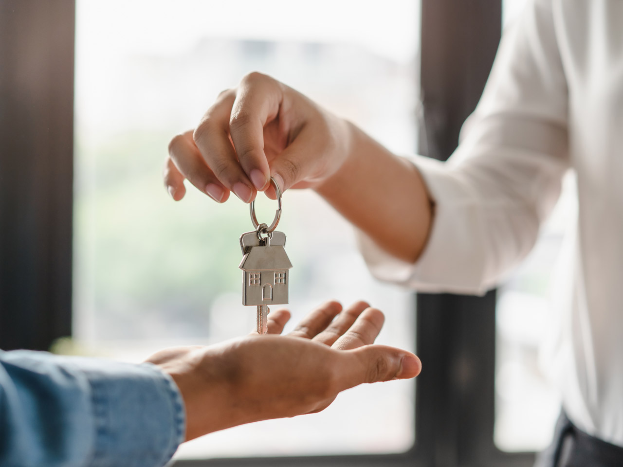 Keys Hand Over